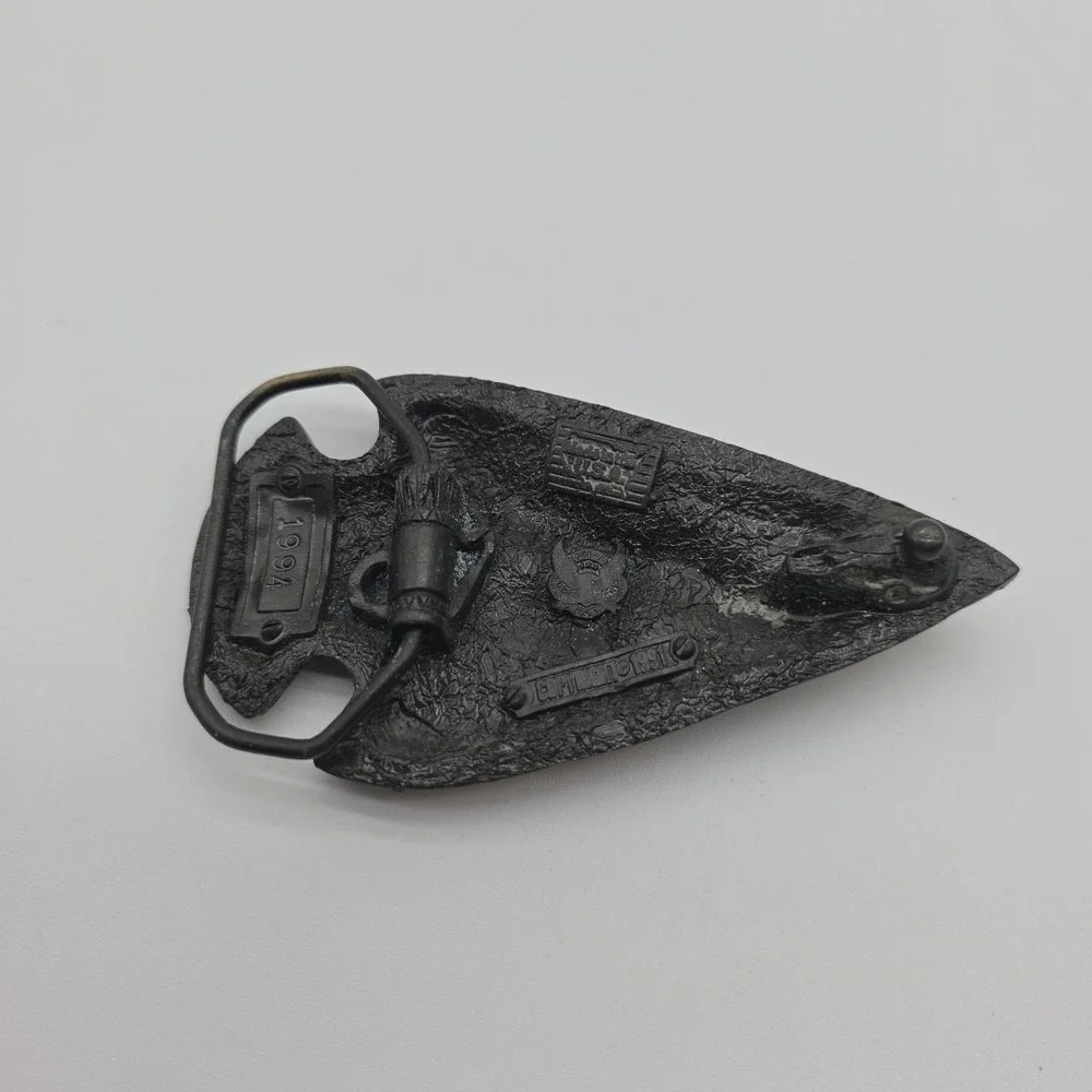 Vintage 1991 American Eagle on‎ Native American Arrow Head Metal Heavy Colored